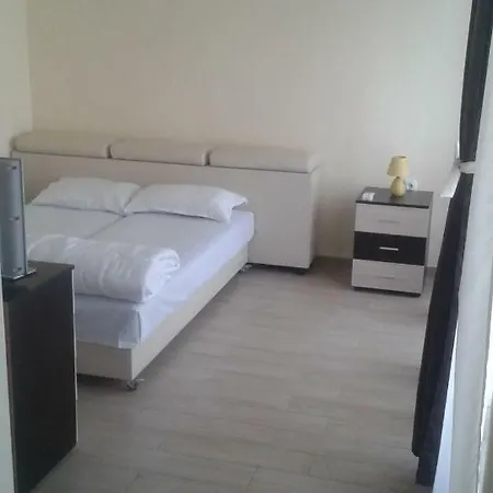 Premier Nadezhda Apartment