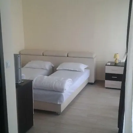 Premier Nadezhda Apartment *
